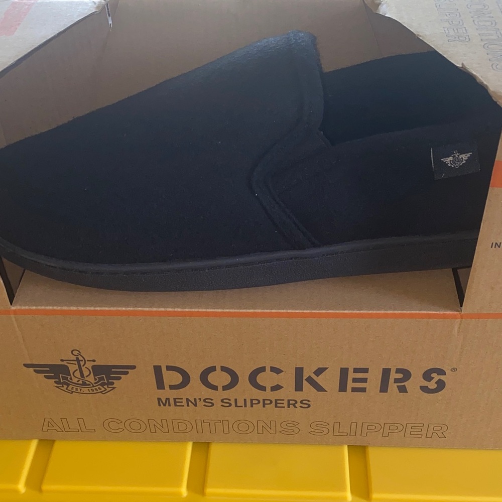 Dockers Men's Black Slip-On Slippers NIB Memory Foam US Men’s 12 New in Box